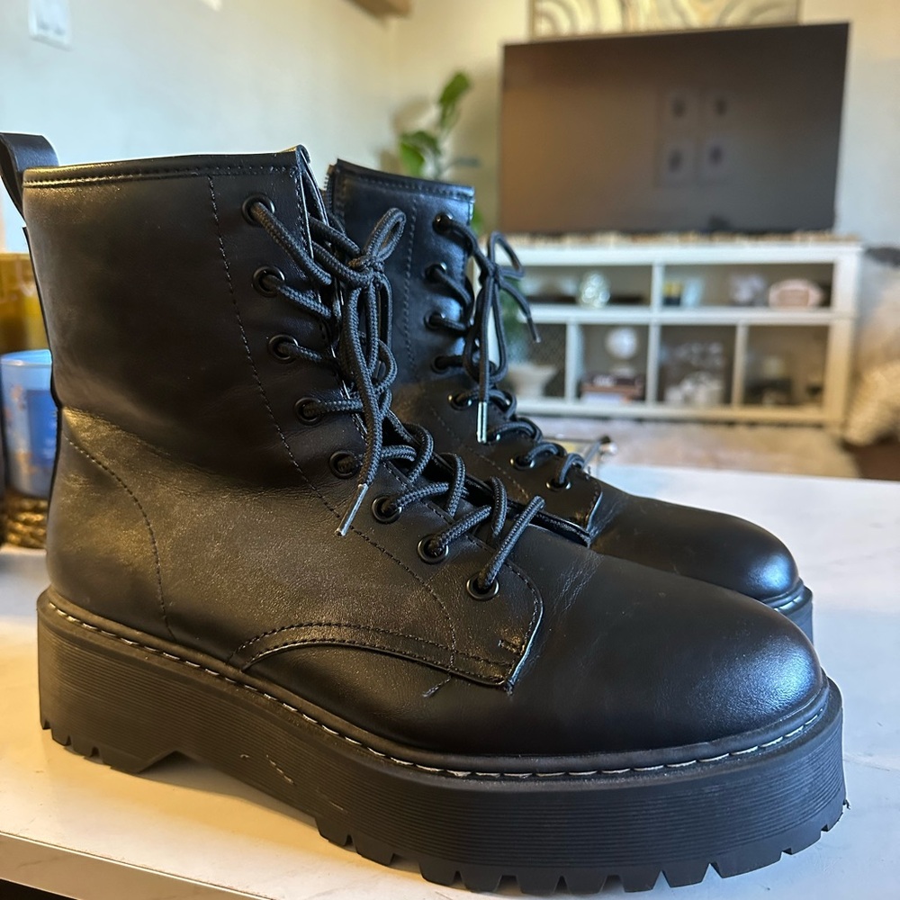 Black Lace-Up Women's Boots